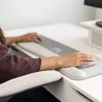 Kensington ErgoSoft Wrist Rest for Slim Keyboards, Faux leather, Gel, Grey, 432 x 101 x 10 mm, 380 g