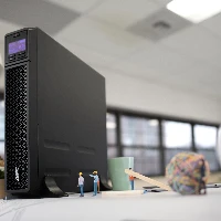 APC SRT3000XLW-IEC, Double-conversion (Online), 3 kVA, 2700 W, Sine, 100 V, 275 V