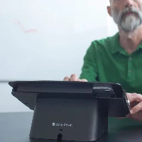 Compulocks iPad 10.9 10th Gen Space Enclosure AV Conference Room Capsule - Supporto - angolo di visuale 25 - per tablet - fisso - bloccabile - acciaio, alluminio ad alta purezza - nero - dimensione schermo 10.9 - interfaccia montaggio 100 x 100 mm -