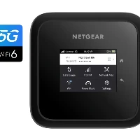NETGEAR Nighthawk M6 Mobile Hotspot Router MR6150  un compagno di viaggio ideale che offre Internet 5G forte, affidabile e sicuro, con velocit fino a 2,5Gbps ( dove disponibile ) per un WiFi di prima classe ovunque. Collegate fino a 32 dispositivi per