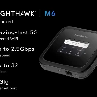 NETGEAR Nighthawk M6 Mobile Hotspot Router MR6150  un compagno di viaggio ideale che offre Internet 5G forte, affidabile e sicuro, con velocit fino a 2,5Gbps ( dove disponibile ) per un WiFi di prima classe ovunque. Collegate fino a 32 dispositivi per