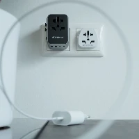 ADATTATORE DA VIAGGIO UNIVER. 3XUSB-C/2XUSB-A 30W