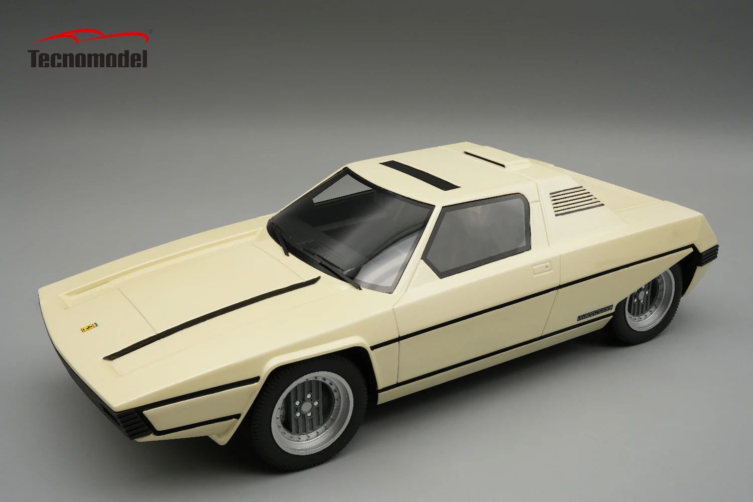  Ferrari 308 GT Bertone Rainbow 1976 metallic white