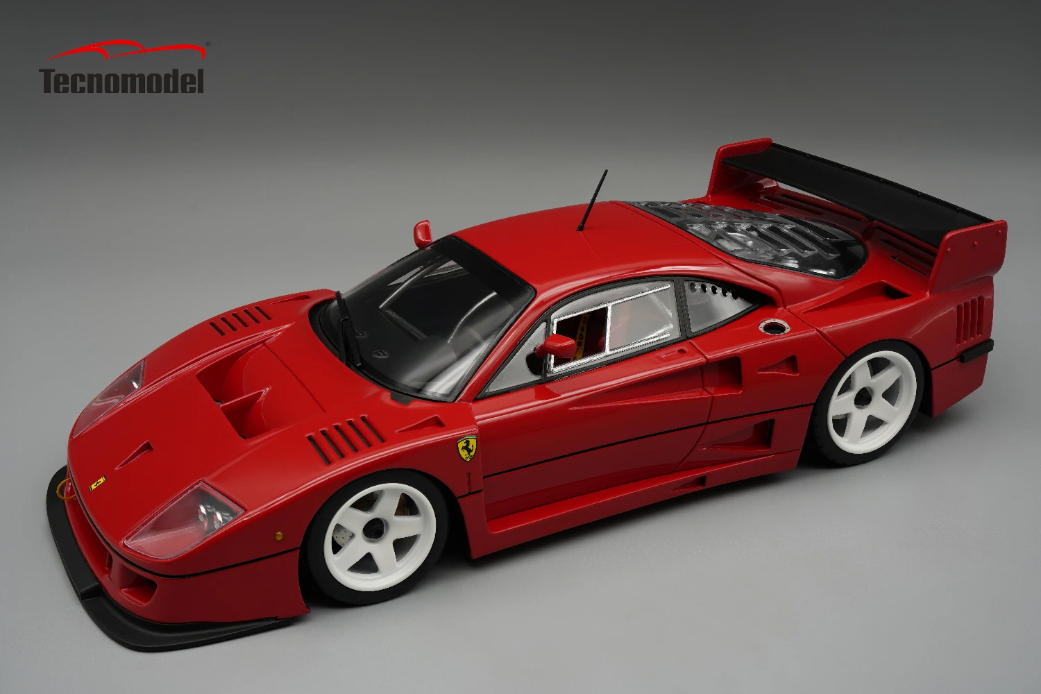 Ferrari F40 LM 1996 Press Red with white wheels THIS MODEL CAMES WITH THE SHOWCASE INCLUDED 