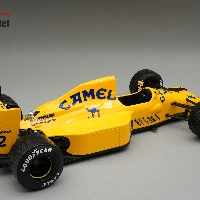 Lotus 102 1990 Lamborghini Engine USA GP Qualifyng Driver: Derek Warwick Raining Tyres. THIS MODEL CAMES WITH THE SHOWCASE INCLUDED