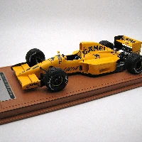 Lotus 102 1990 Lamborghini Engine USA GP Qualifyng Driver: Derek Warwick Raining Tyres. THIS MODEL CAMES WITH THE SHOWCASE INCLUDED