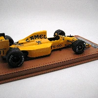 Lotus 102 1990 Lamborghini Engine USA GP Qualifyng Driver: Derek Warwick Raining Tyres. THIS MODEL CAMES WITH THE SHOWCASE INCLUDED