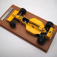 Lotus 102 1990 Lamborghini Engine USA GP Qualifyng Driver: Derek Warwick Raining Tyres. THIS MODEL CAMES WITH THE SHOWCASE INCLUDED