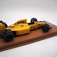 Lotus 102 1990 Lamborghini Engine USA GP Qualifyng Driver: Martin Donnelly Raining Tyres THIS MODEL CAMES WITH THE SHOWCASE INCLUDED