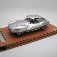 Alfa Romeo C52 Disco Volante Coupè 1953 Metallic Silver SHOWCASE INCLUDED Limited Edition 1/18 scale