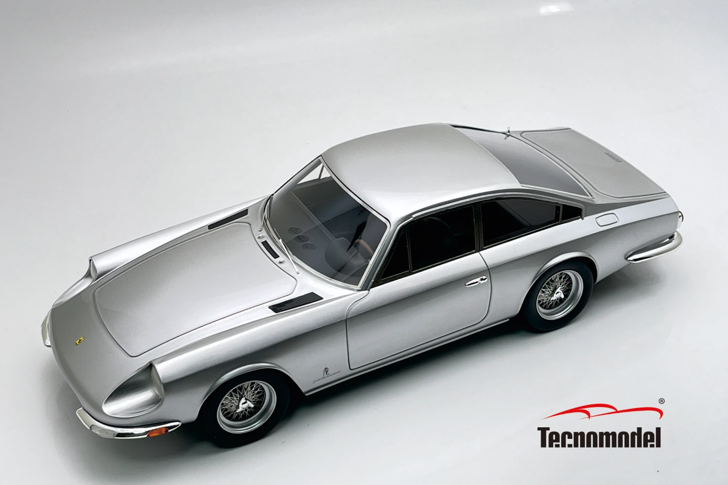 Ferrari 365 GT 2+2 1967 Metallic Silver