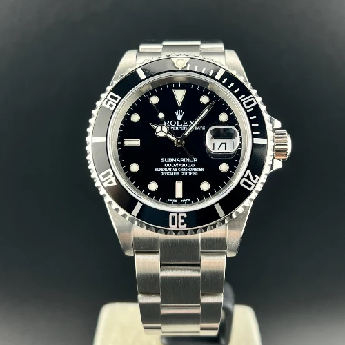Rolex Submariner Date No Holes